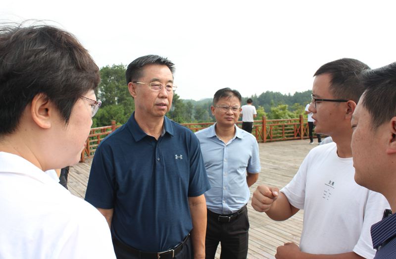 領導視察播州區(qū)三岔鎮(zhèn)獼猴桃基地